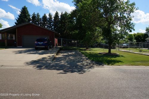 1288 9th St E, Dickinson, ND, 58601-4223 | Card Image