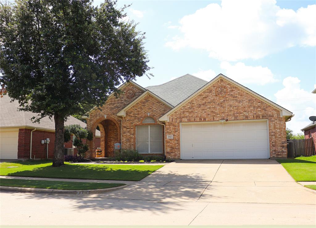 Lantern Ln, Grand Prairie, TX 75052