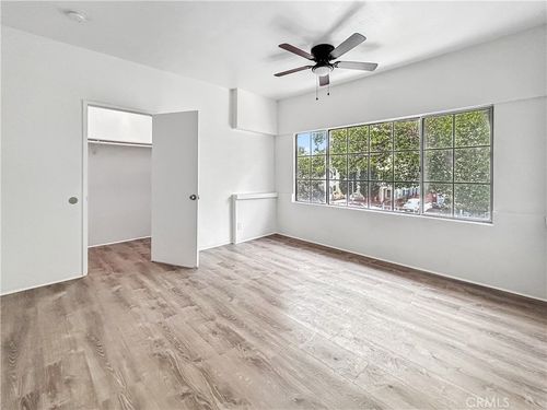 12-827 W 40th Pl, Los Angeles, CA, 90037-1902 | Card Image