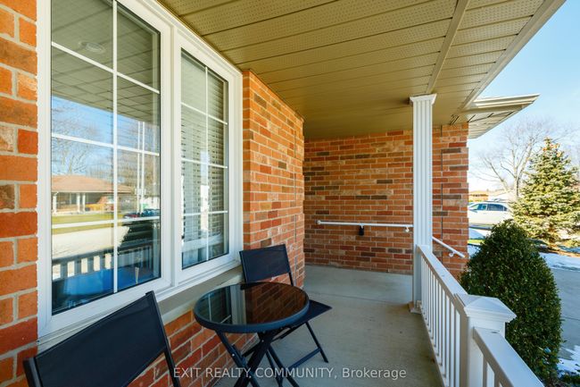 4369 Sixth St, House other with 4 bedrooms, 2 bathrooms and 2 parking in Petrolia ON | Image 5