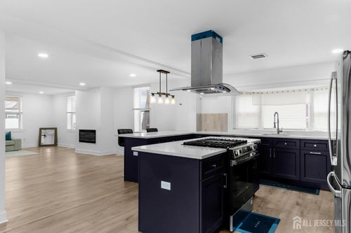 15 W Main St, EVESHAM, NJ, 08053-2029 | Card Image