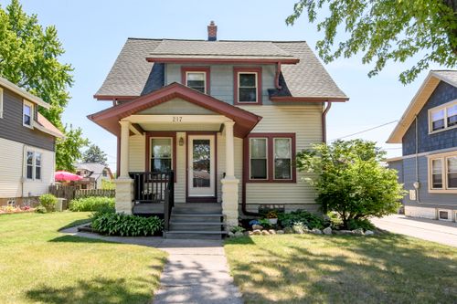 217 Harrison Ave, Waukesha, WI, 53186-6127 | Card Image