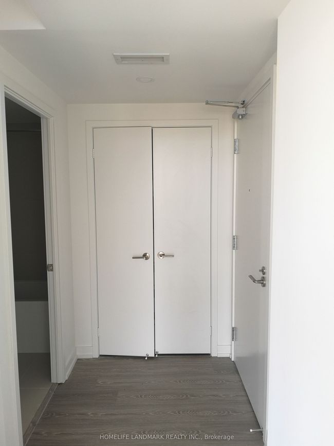 3319 - 19 Western Battery Rd, Condo with 2 bedrooms, 1 bathrooms and null parking in Toronto ON | Image 5