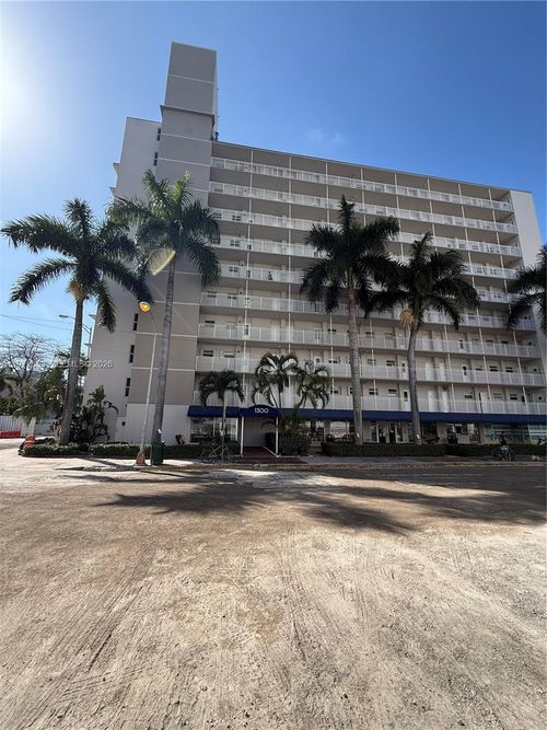 d504-1300 Lincoln Rd, Miami Beach, FL, 33139-2264 | Card Image