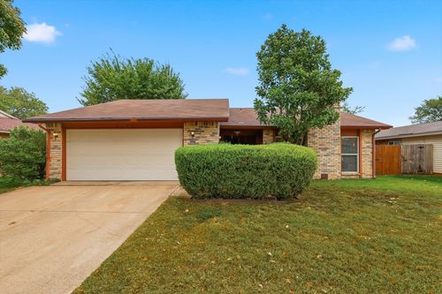 2705 Treeview Dr, Arlington, TX, 76016-1459 | Card Image