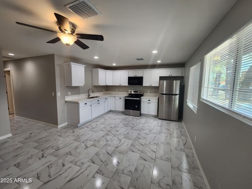 8838 N 2nd Way, Phoenix, AZ, 85020-2874 | Card Image