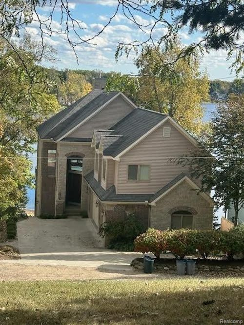 5619 Lakeview Blvd, Goodrich, MI, 48438-9654 | Card Image