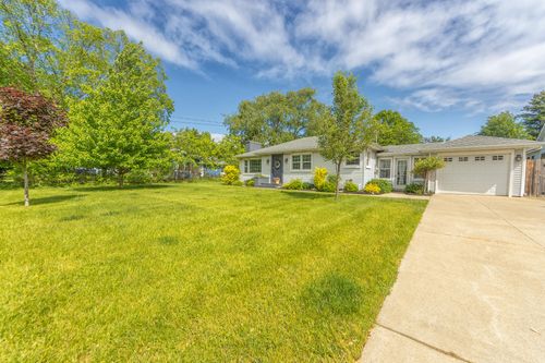 212 W Randolph St, Douglas, MI, 49406 | Card Image