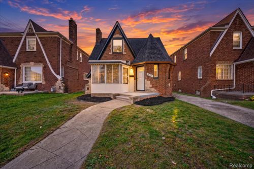 16811 Manor St, Detroit, MI, 48221-2827 | Card Image