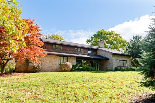 700 Westmount Hills Dr, London, ON, N6K1B2 | Card Image