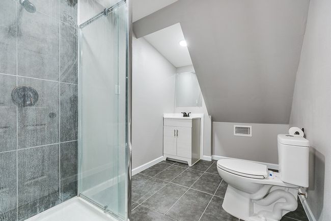 Second level Hall Full Bathroom | Image 33