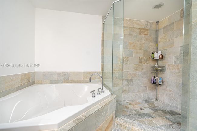 APT-1603N - 2641 N Flamingo Rd, Condo with 2 bedrooms, 2 bathrooms and null parking in Sunrise FL | Image 48