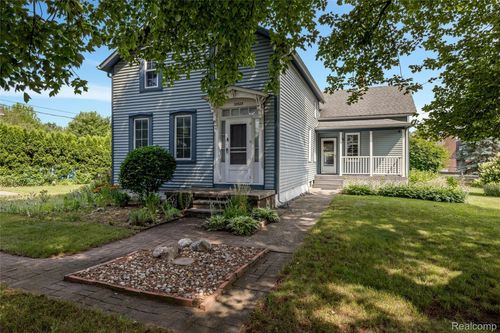 33523 Mulvey, Fraser, MI, 48026-2061 | Card Image