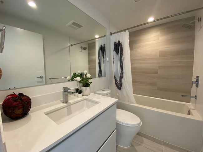 2603 - 13655 Fraser Highway, Condo with 2 bedrooms, 2 bathrooms and 1 parking in Surrey BC | Image 5