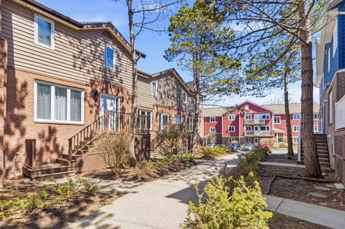 40 Attenborough Crt, Halifax, NS, B3M4C9 | Card Image