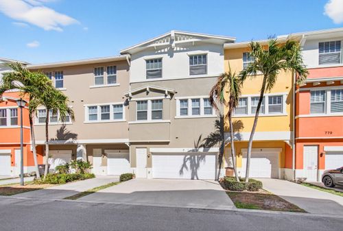 3-770 Millbrae Ct, West Palm Beach, FL, 33401-8485 | Card Image