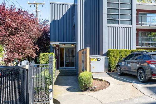 208-752 Bellevue Ave E, Seattle, WA, 98102-5970 | Card Image