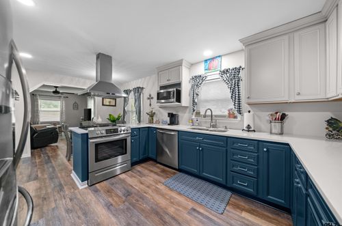 118 W Carolina St, Palestine, TX, 75803-7202 | Card Image