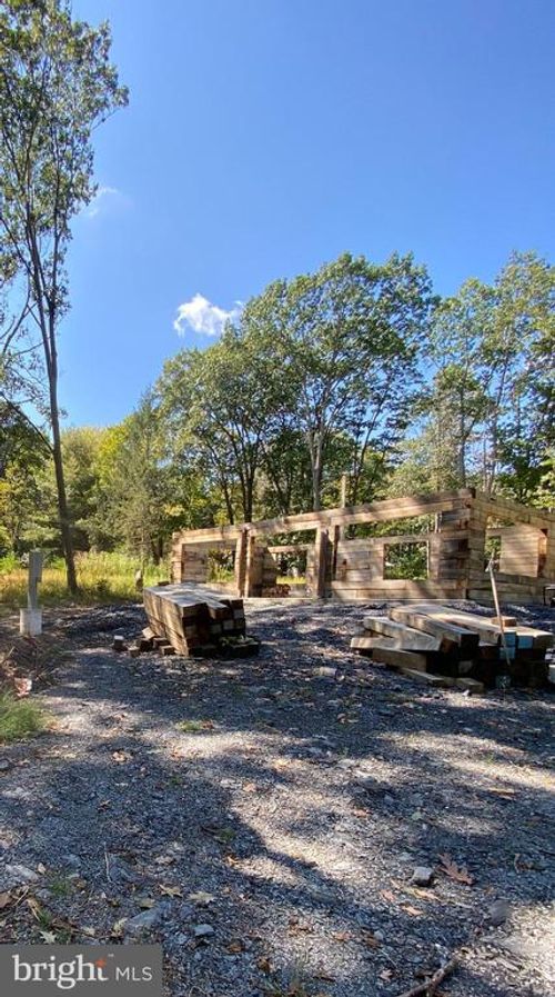 15681 Mountain Rd, Fort Loudon, PA, 17224-9752 | Card Image