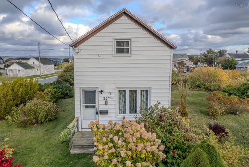 32 Arthur St, Glace Bay, NS, B1A3Y4 | Card Image