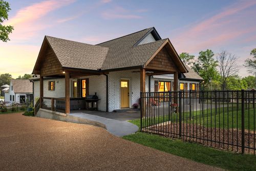 2104 Williamsport Pike, Columbia, TN, 38401-5641 | Card Image