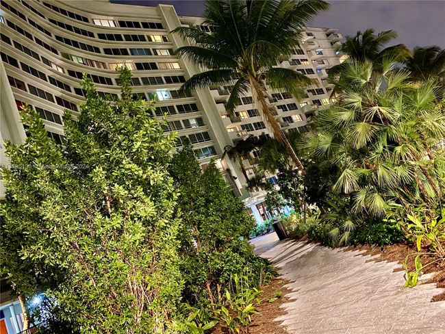 L42S - 1500 Bay Rd, Condo with 1 bedrooms, 1 bathrooms and null parking in Miami Beach FL | Image 25