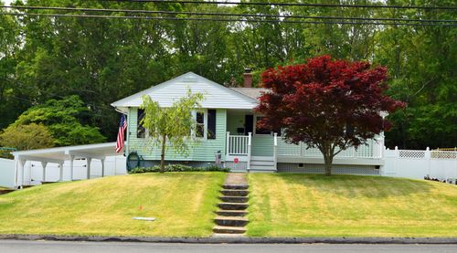 107 Park Avenue Ext, Uncasville, CT, 06382-1837 | Card Image