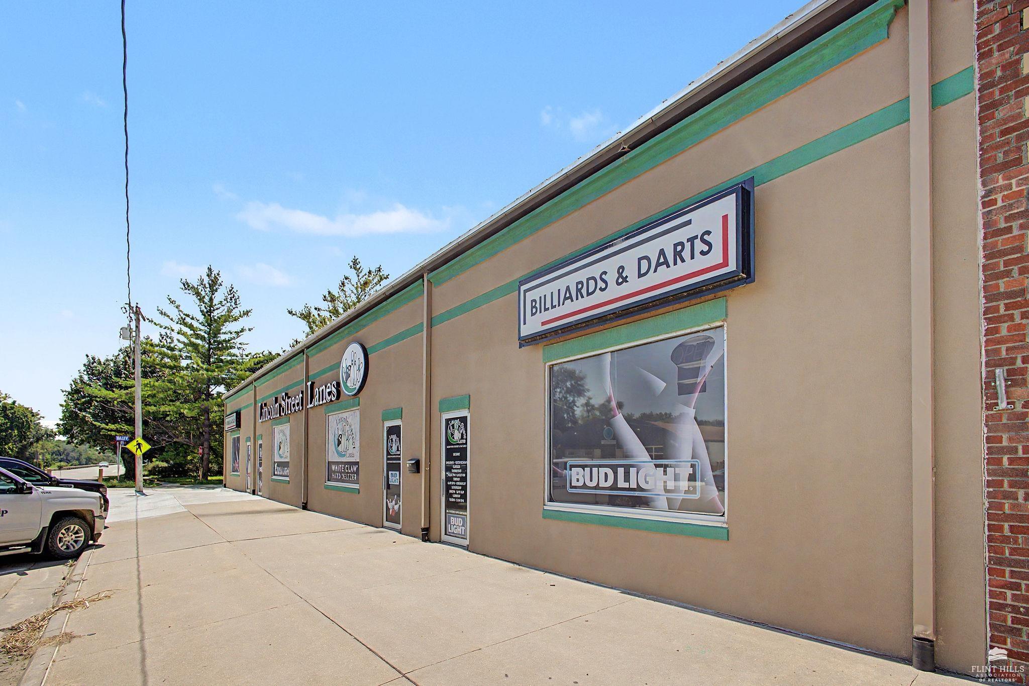 303 Lincoln Ave, Wamego, KS