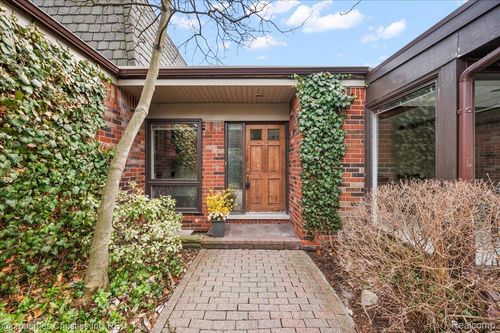 22-971 Stratford Ln, Bloomfield Hills, MI, 48304-2929 | Card Image