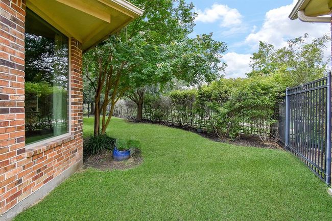 The yard wraps around to the side of the home. | Image 43