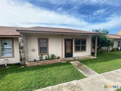 1051 Country Club Dr, Seguin, TX, 78155-7109 | Card Image