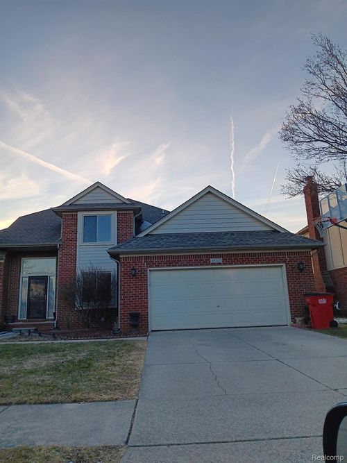 49313 Frances Dr, Macomb, MI, 48044-1639 | Card Image