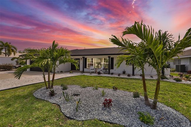 6337 Cocoa Ln, House other with 4 bedrooms, 2 bathrooms and null parking in APOLLO BEACH FL | Image 5