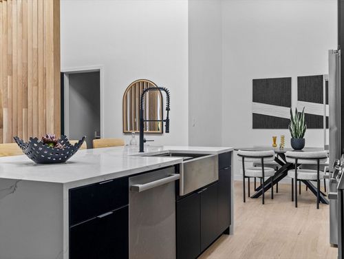 202-22 High St, Boston, MA, 02122-3009 | Card Image