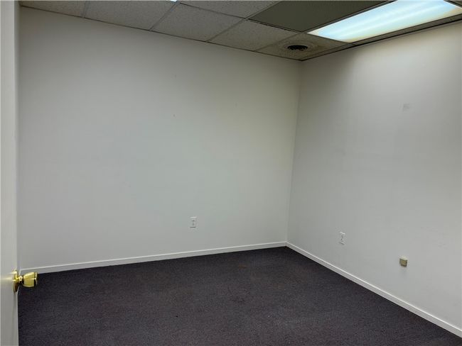 Suite 210 | Image 13