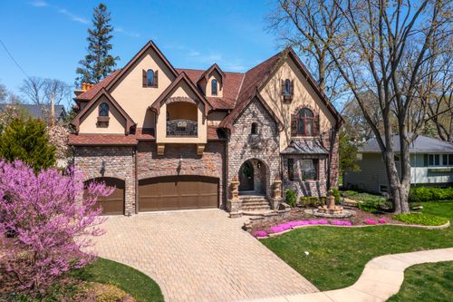 720 Willow Rd, Naperville, IL, 60540-7419 | Card Image