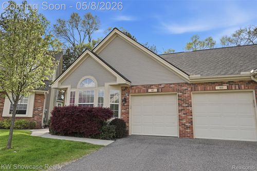 1021 Willowood Court Court, Fenton, MI, 48430 | Card Image