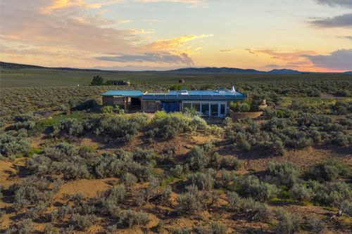 18 North Lemuria Road, Taos, NM, 87577 | Card Image