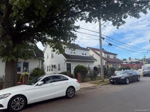 32 Dawes Ave, Roosevelt, NY, 11575-2112 | Card Image