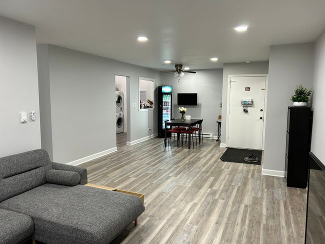 APT-201 - 822 E Old Willow Rd, Condo with 3 bedrooms, 2 bathrooms and 2 parking in Prospect Heights IL | Image 5