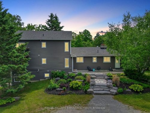 8289 Concession 2, Mount Albert, ON, L0G1M0 | Card Image
