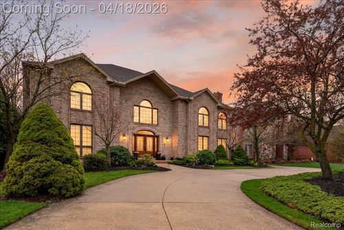 8657 Marquette Dr, Grosse Ile, MI, 48138-1580 | Card Image