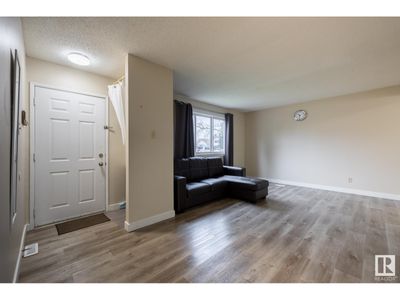 8439 29 Ave Nw, Townhouse with 3 bedrooms, 1 bathrooms and null parking in Edmonton AB | Image 2