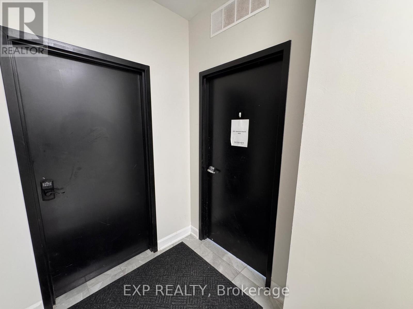 Commercial Lease in Mississauga (Port Credit) 3