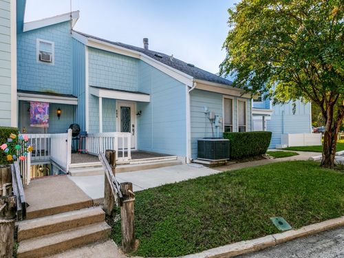 680 Harbor Dr, Azle, TX, 76020-2657 | Card Image