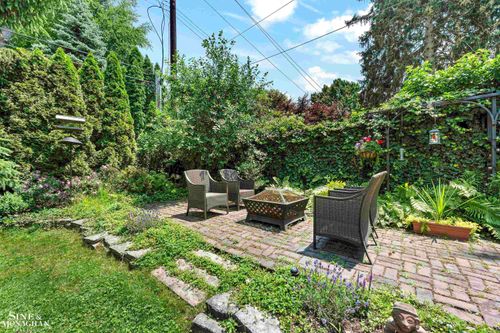 488 University Pl, Grosse Pointe, MI, 48230-1640 | Card Image