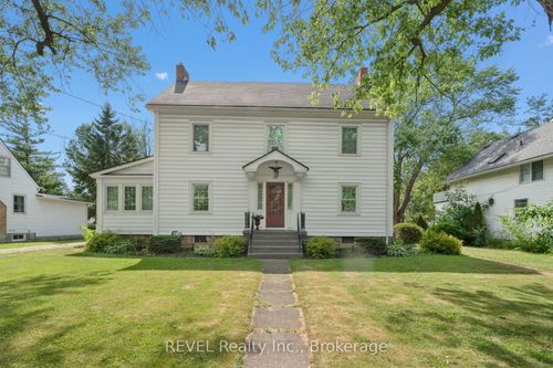 166 North St, Fort Erie, ON, L2A3R7 | Card Image