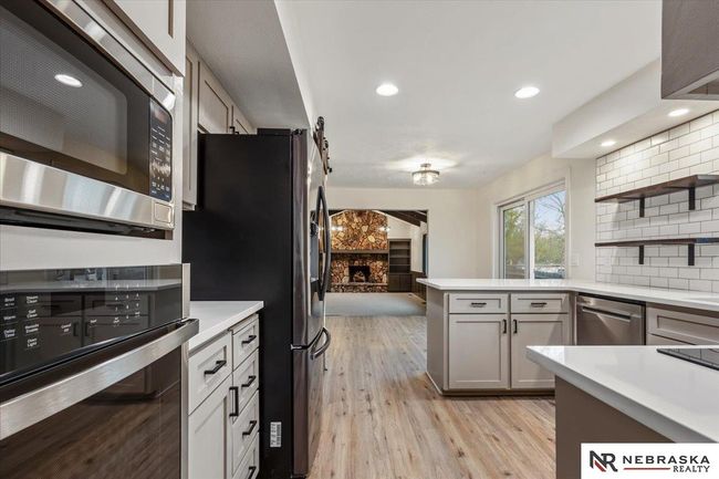 3102 Lynnwood Dr, House other with 4 bedrooms, 4 bathrooms and 2 parking in Bellevue NE | Image 10