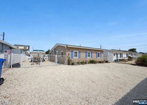 15 Beverly Ln, MANAHAWKIN, NJ, 08050-3702 | Card Image