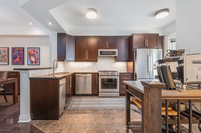 8 - 245 Van Dusen Blvd, House attached with 3 bedrooms, 3 bathrooms and null parking in Etobicoke ON | Image 4
